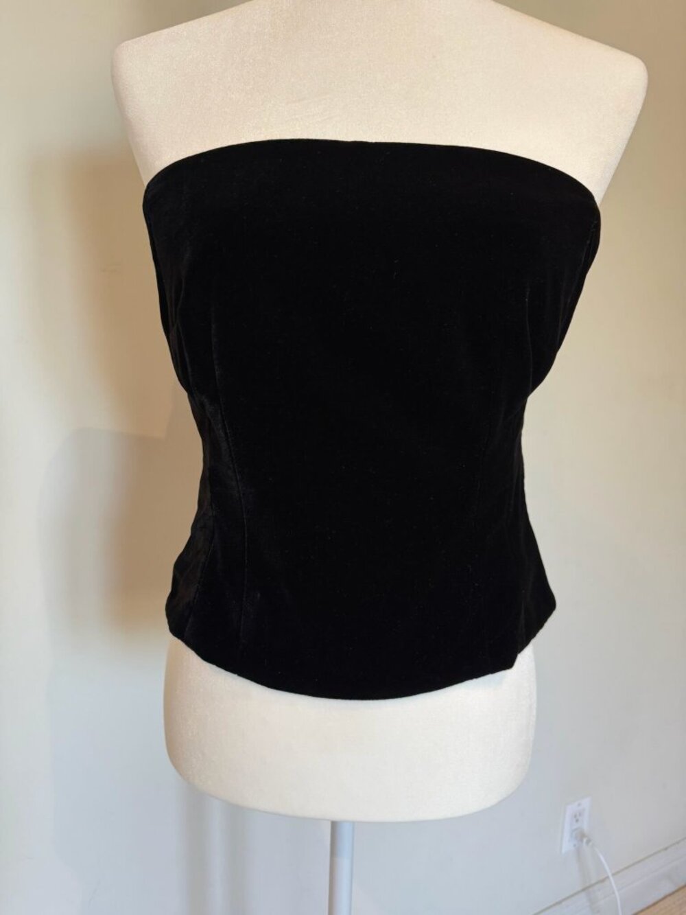 Ann Taylor Black Velvet Strapless Top Red Lining Size 4